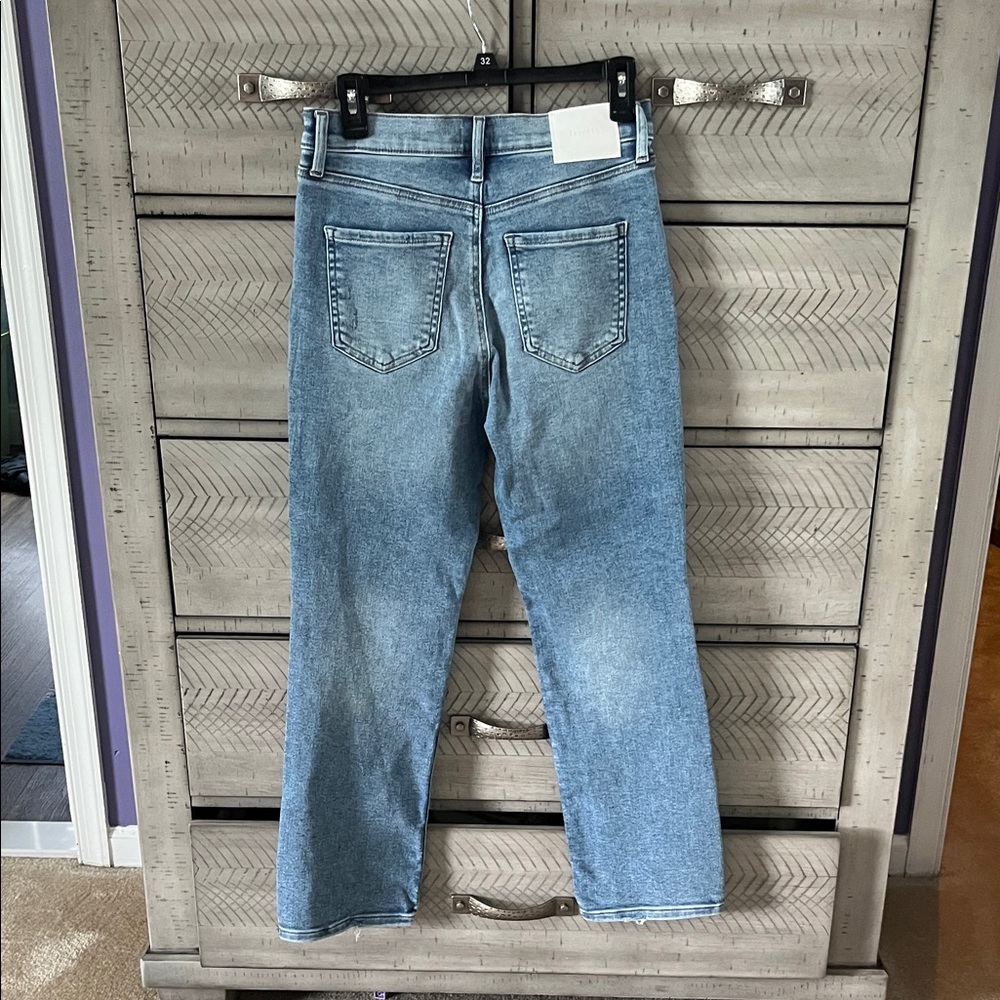 Express Women's Light Blue Straight Slim Highrise Leg Jeans 8 Short - Picture 3 of 6
